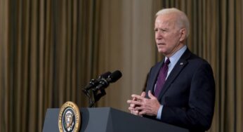 Biden eleva los aranceles a bienes chinos y los lleva al 100% en los vehículos eléctricos