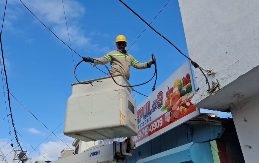 Edenorte desmantela colmadones y viviendas en Santiago por fraude eléctrico