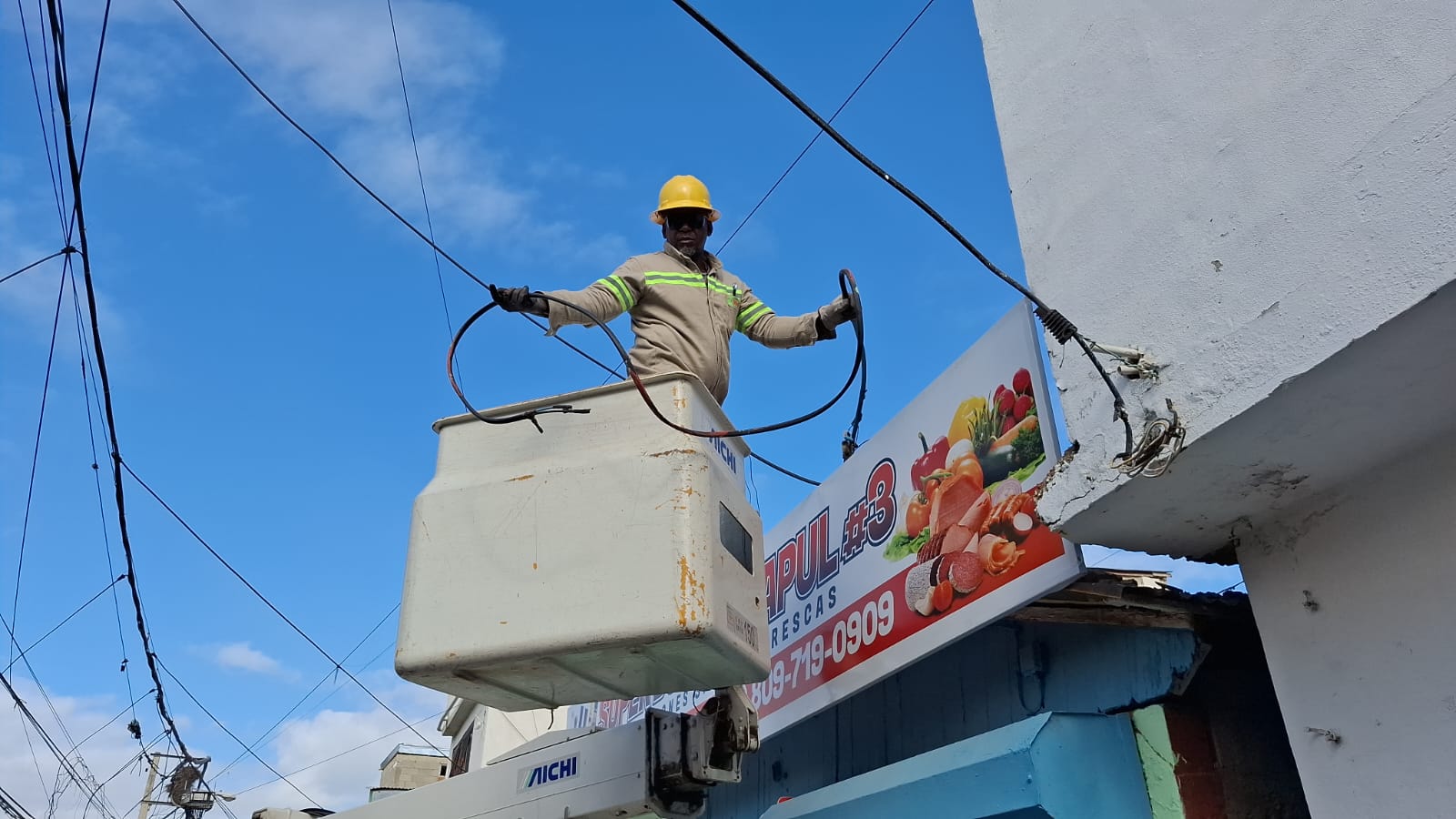 Edenorte desmantela colmadones y viviendas en Santiago por fraude eléctrico